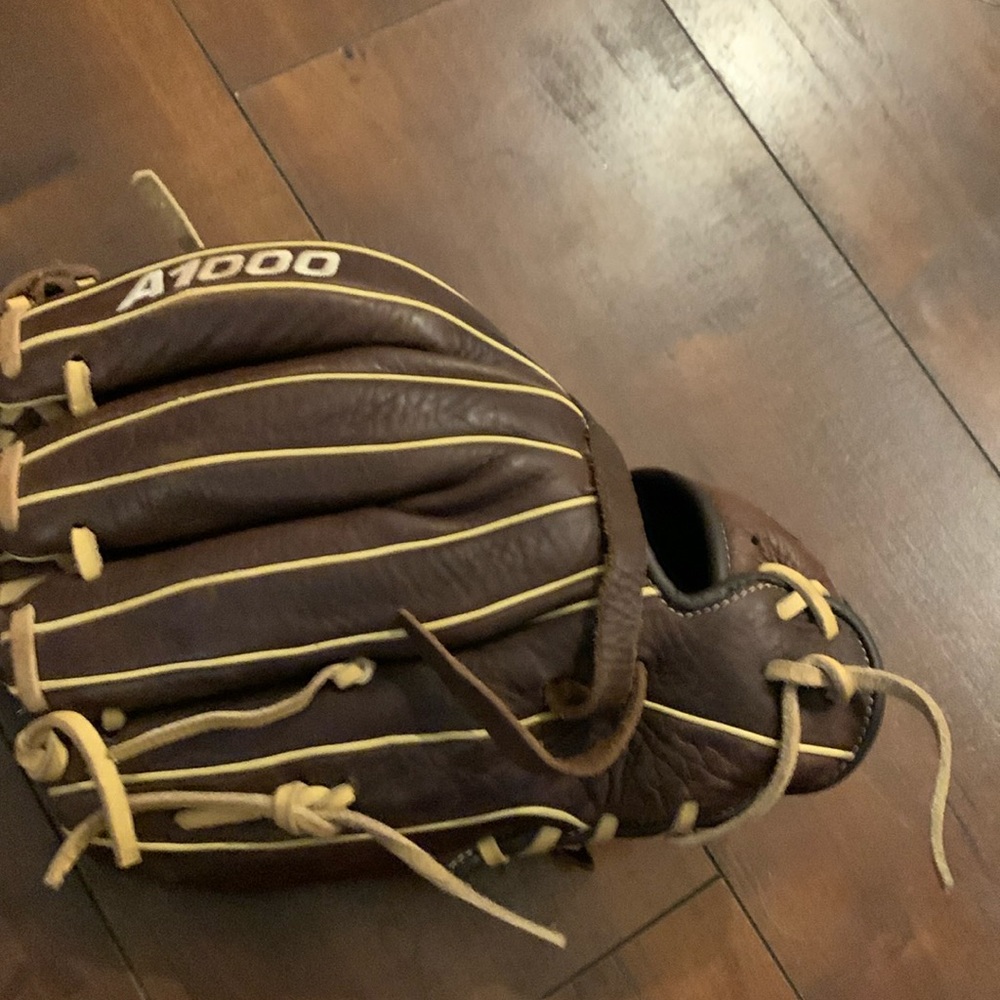 Wilson glove a1000